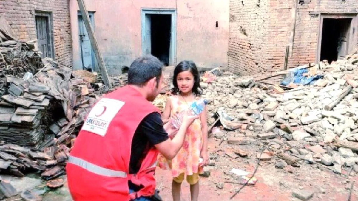 Türk Kızılayı\'nın Nepal\'e Yardımları Devam Ediyor