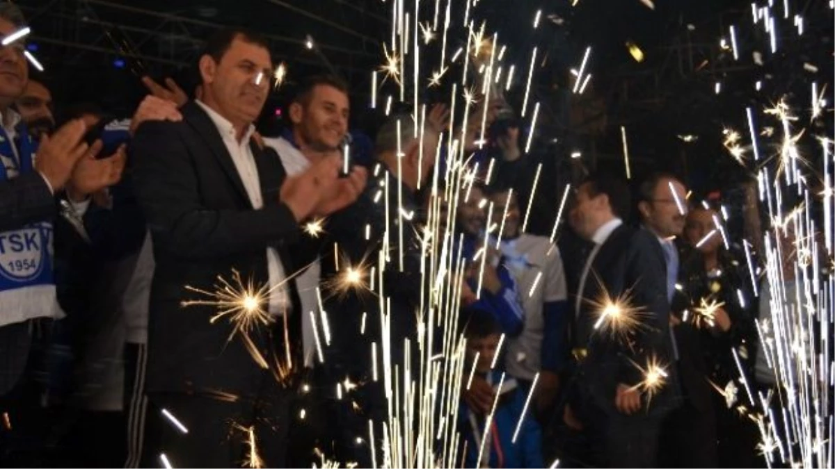 Tuzlaspor, Şampiyonluk Kupasını Kaldırdı