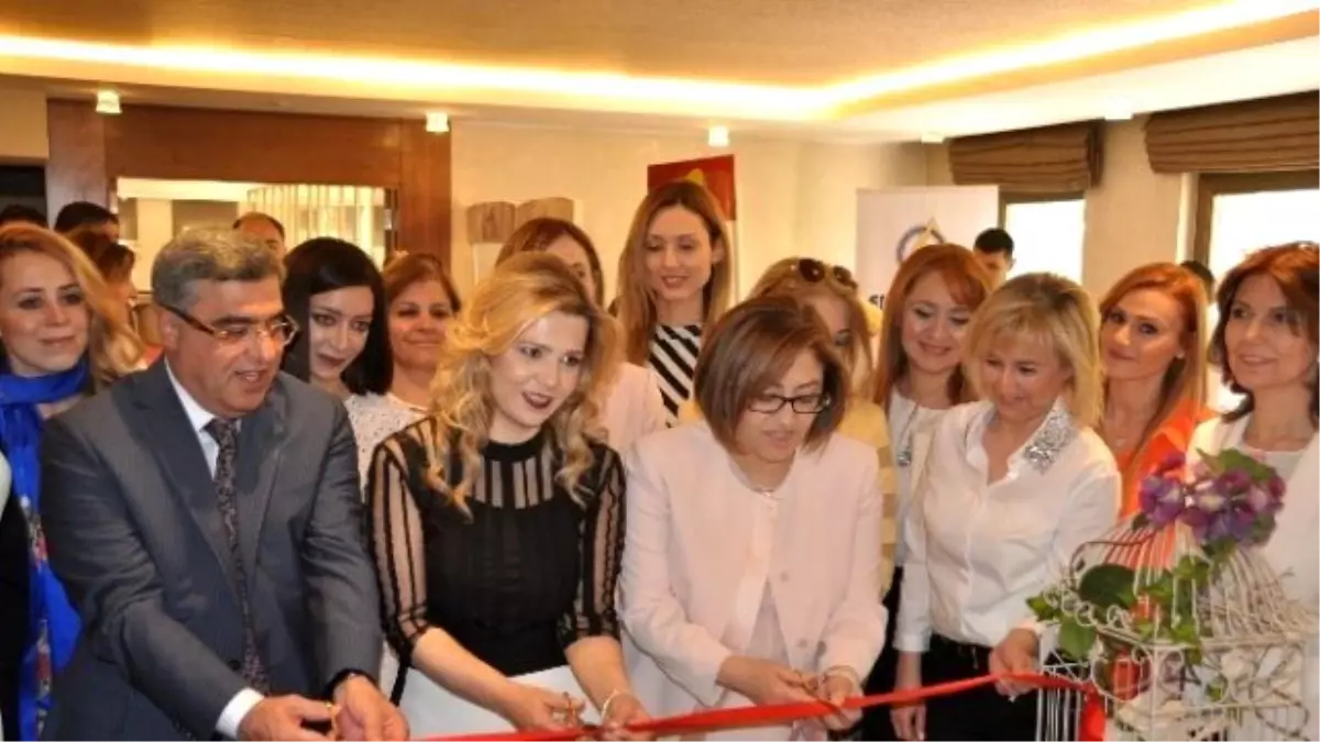 Üniversiteli Kadınlardan Anneler Günü Kermesi