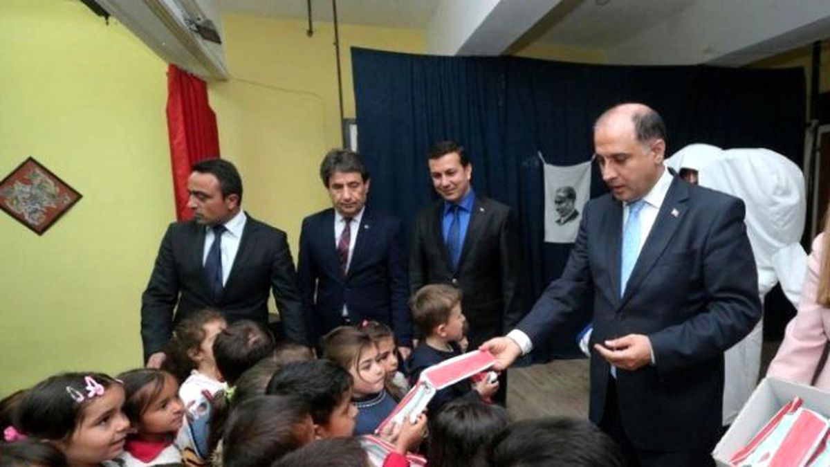 Vali Çomaktekin Öğrencilere Diş Sağlık Seti Dağıttı