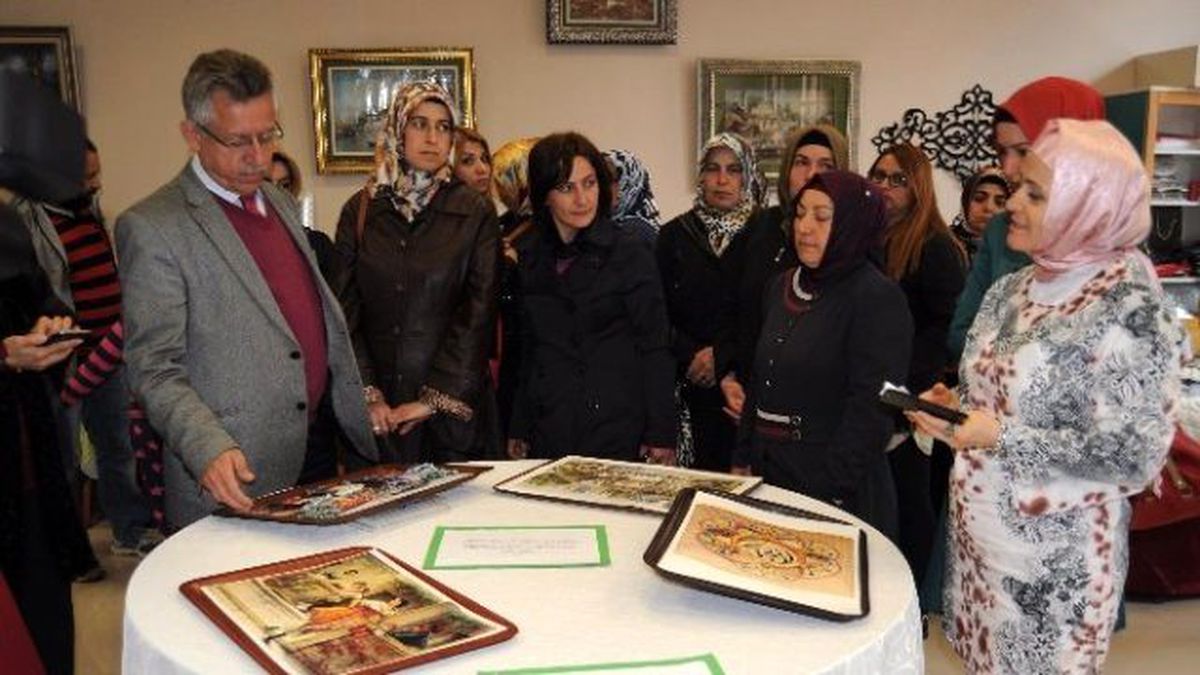 Yozgat Belediyesi Tarafından Açılan Kurslarda Üretilen Ürünler Sergilendi