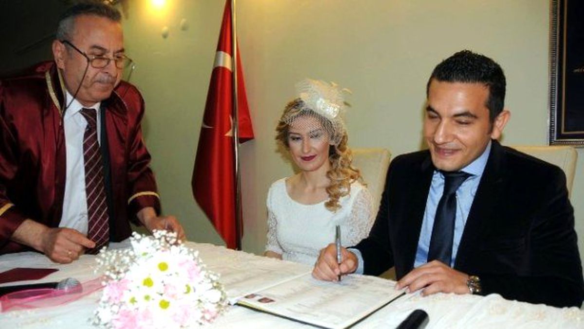 05.05.2015\'te Evlenmek İçin Evlendirme Dairesine Akın Ettiler