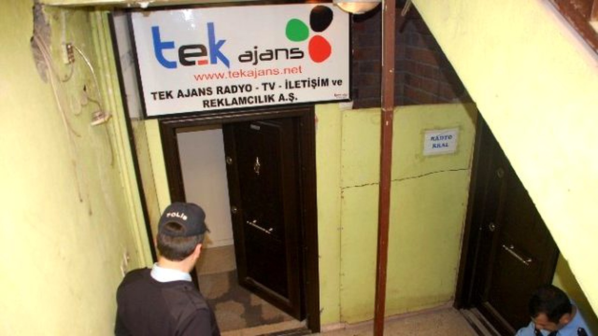 Adıyaman\'da Radyo Ofisinin Kapıları Zorlandı