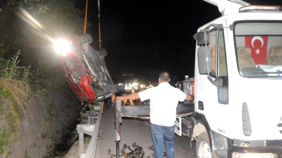 Ailesine Kızdı Lüks Otomobili Uçurumdan Attı