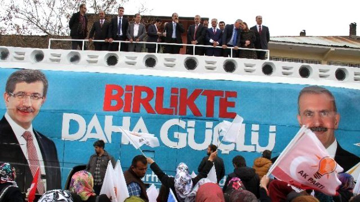 AK Parti Den Seçim Bürosu Açılışı