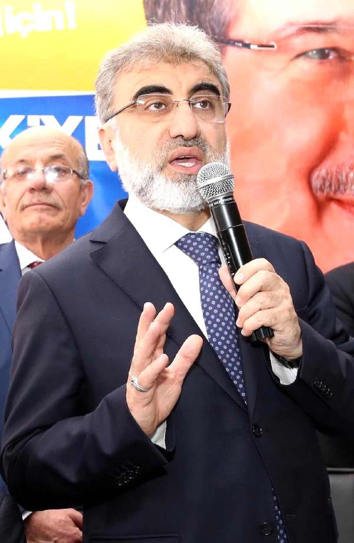Bakan Yıldız: Kayserili\'nin Tabiriyle Zararına Mal Teklif Edilmez