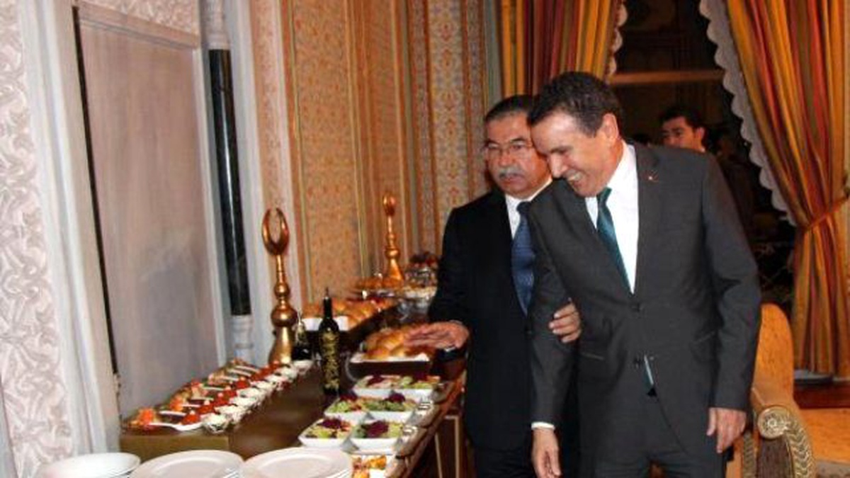 Bakan Yılmaz, Idef Fuarına Katılanların Onuruna Akşam Yemeği Verdi