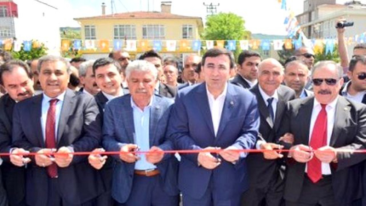 Bakan Yılmaz, Seçim Bürosunun Açılışını Yaptı