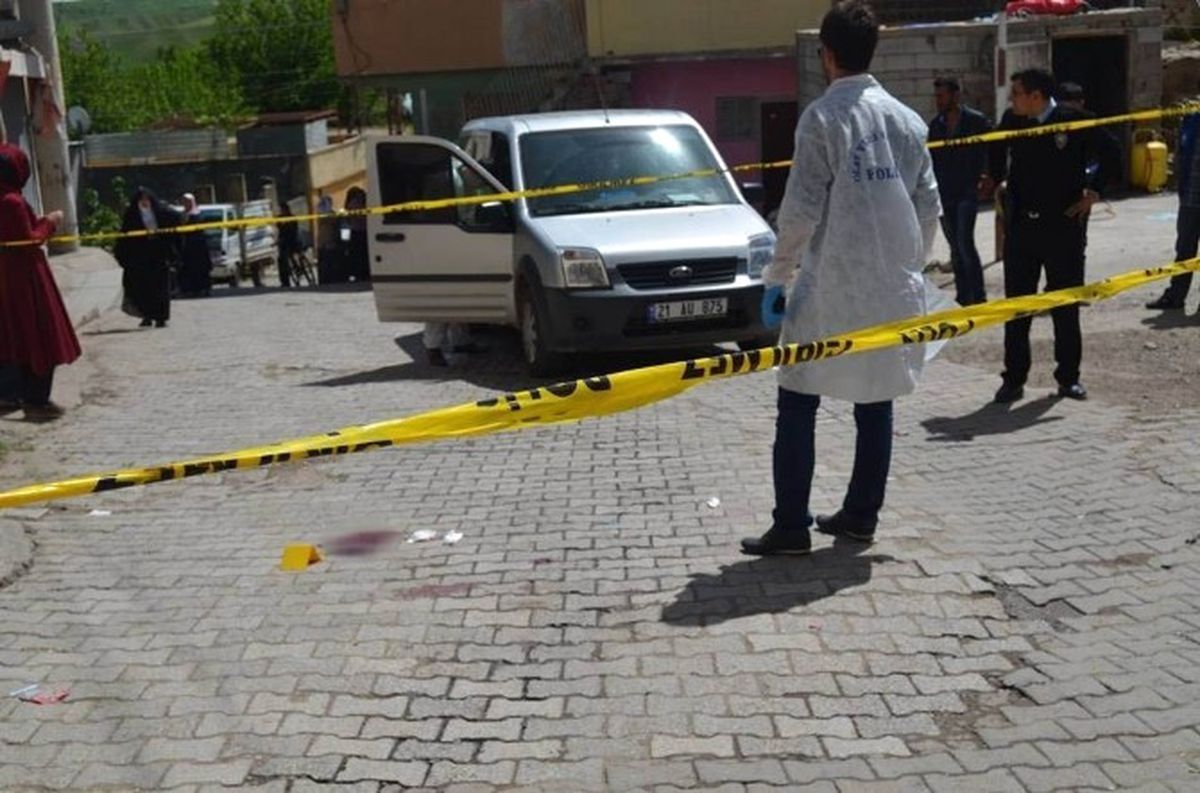 Balkondan Atlayarak İntihar Etmek İstedi