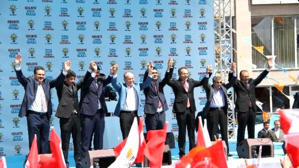 Başbakan Davutoğlu Ardahan\'da Halka Seslendi