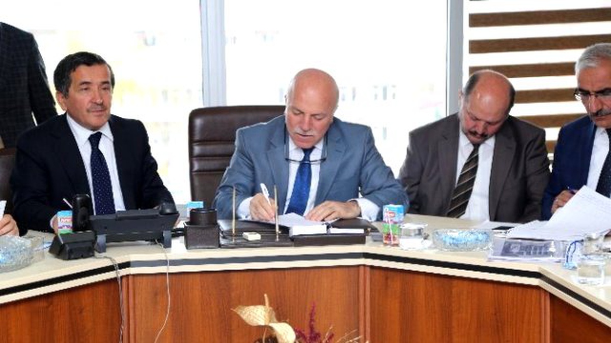 Başkan Sekmen İl Merkezindeki Muhtarlarla Toplantı Yaptı