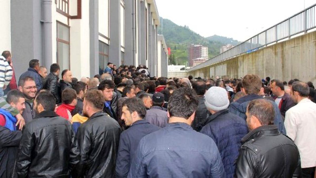 Çaykur\'a Alınacak Bin 652 Kişi İçin Kura Çekimi Rize Kapalı Spor Salonu\'nda Başladı