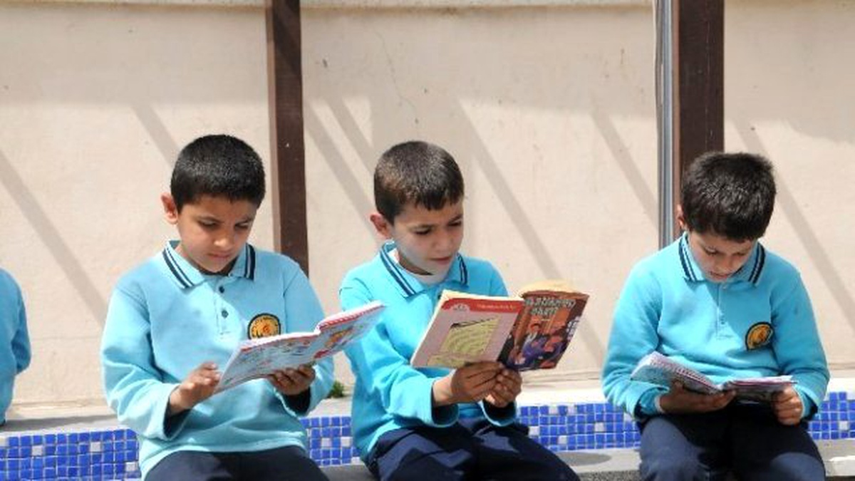 Cizre\'de \'Kitap Okuyoruz\' Kampanyası