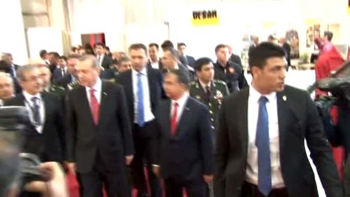 Cumhurbaşkanı Erdoğan Idef?15 Stantlarını Gezdi