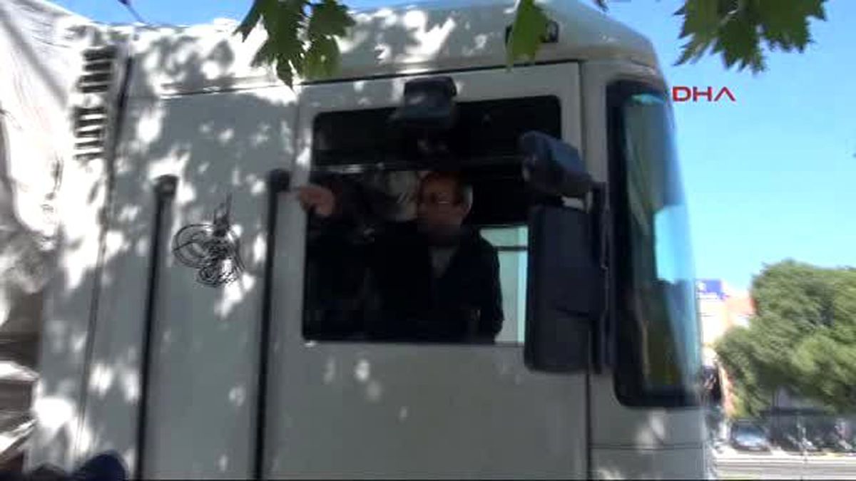 Denizli AK Parti Önündeki Tır\'da Kendisini Yakmak İstedi