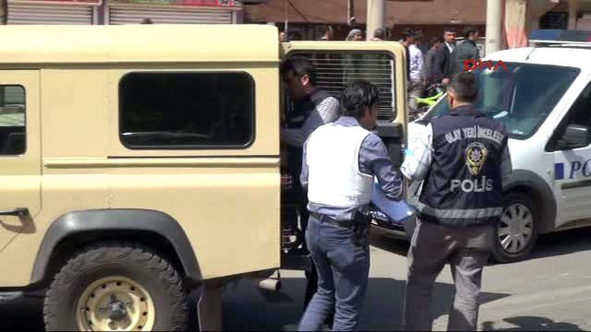 Diyarbakır\'da Kıza Laf Atma Yüzünden Çıkan Silahlı Kavgada 4 Kişi Yaralandı