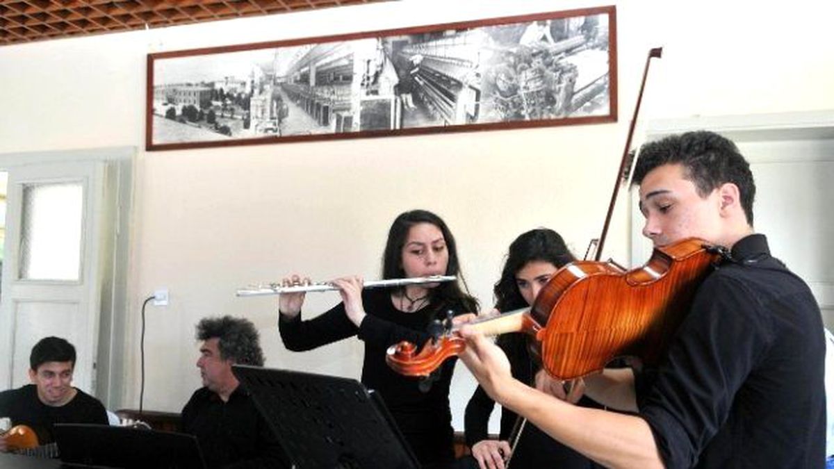 Dokuma Fabrikasından Beethoven, Mozart, Çaykovski Besteleri Yükseldi