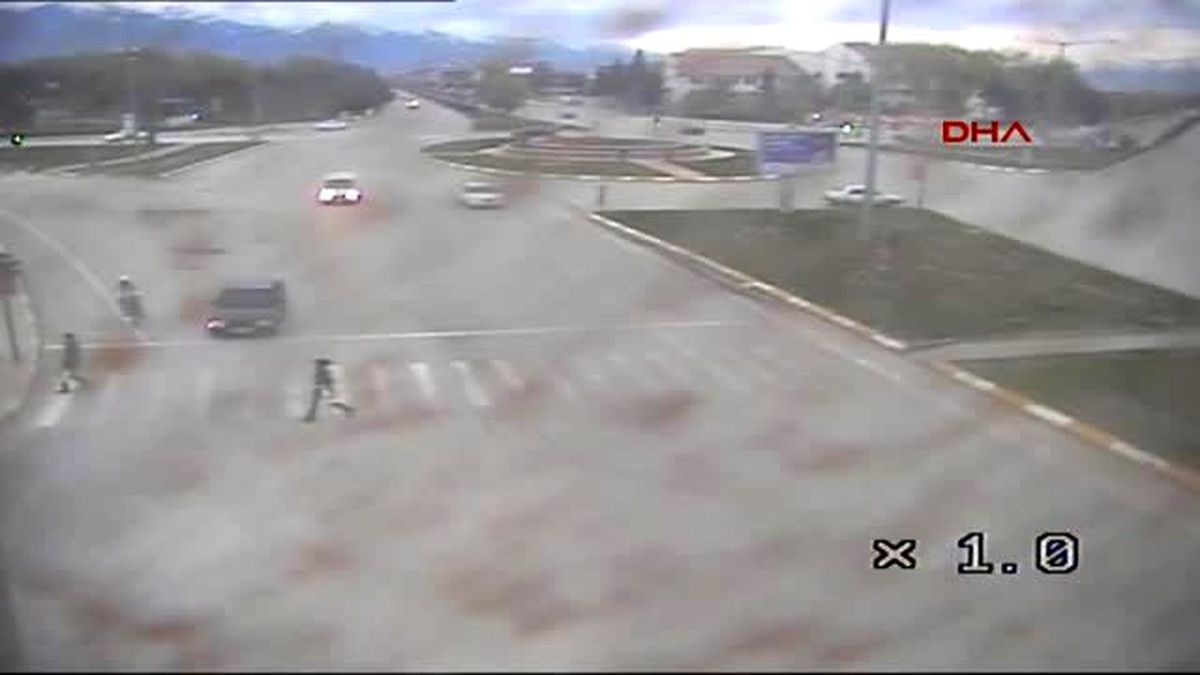 Erzincan\'da Trafik Kazalarının İlginç Görüntüleri Mobese\'den