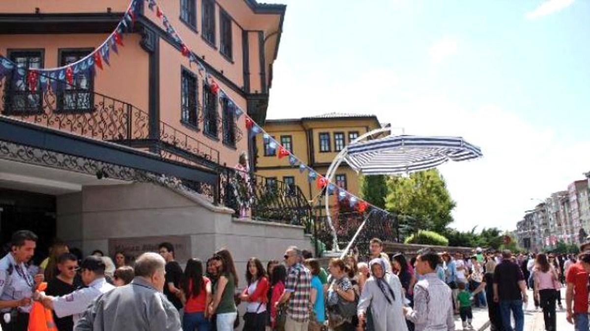 Eskişehir 3 Günlük Tatilde Yerli Turist Akınına Uğradı