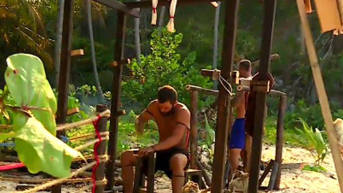 Hakan, Adalar Birleştikten Sonra Turabi\'ye Yakınlaşmaya Başladı