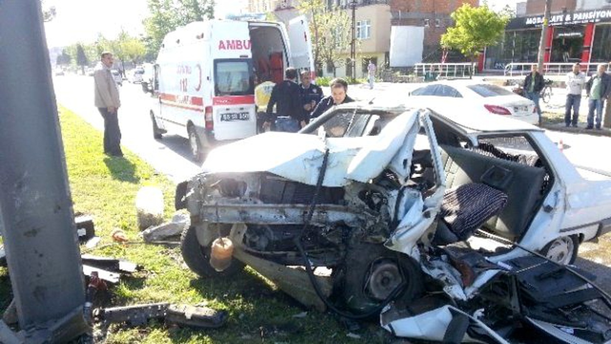 Hurdaya Dönen Otomobilden Sağ Çıktı