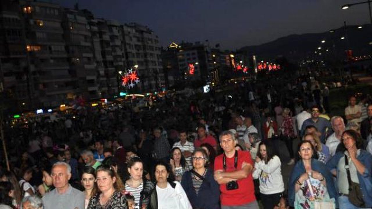 İzmir\'de \'Hıdırellez\' Coşkuyla Kutlandı