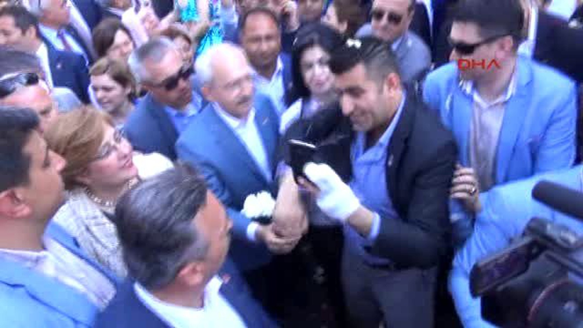 İzmir ?romanlar\'ın Ağası Kılıçdaroğlu" -1
