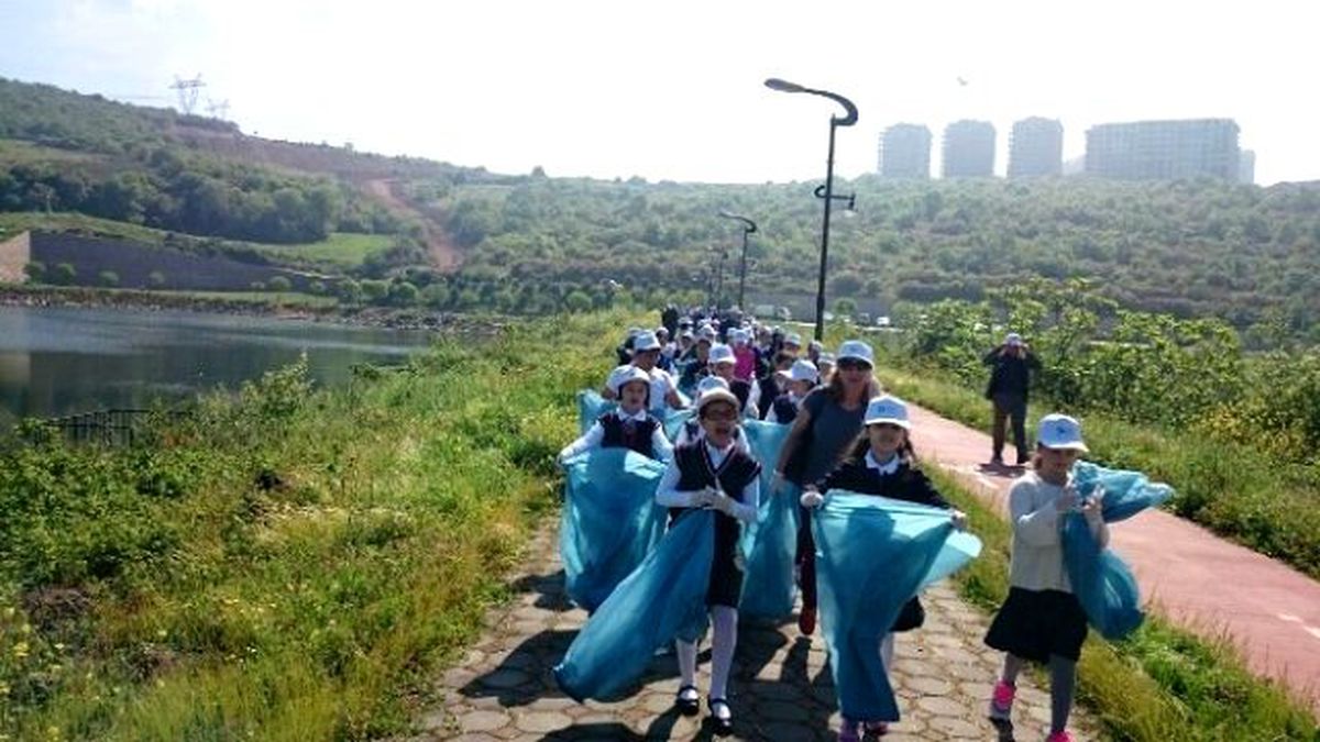 İzmit\'te Vatandaşların Katılımıyla Çevre Temizliği Yapıldı