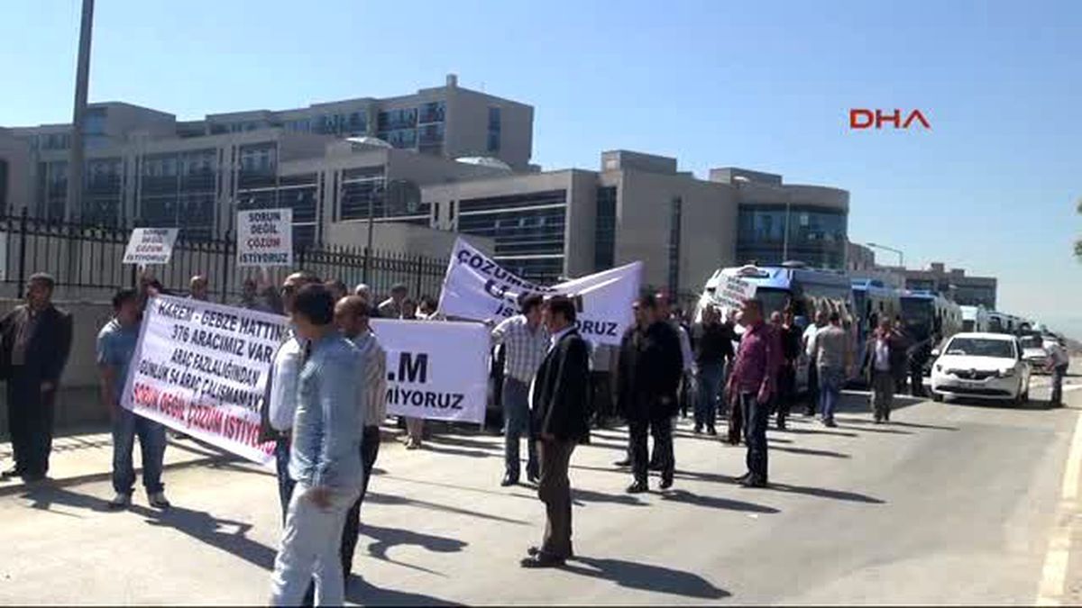 Kartal\'da Minibüsçü Protestosu