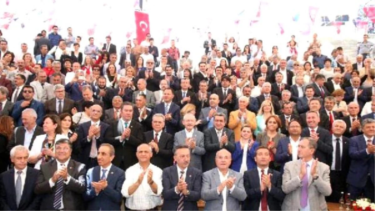 Kemal Kılıçdaroğlu\'na, İzmir\'de Coşkulu Karşılama (2)