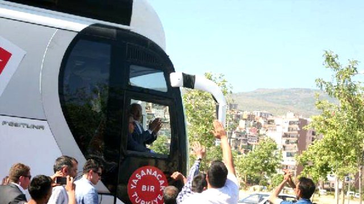Kemal Kılıçdaroğlu\'na, İzmir\'de Coşkulu Karşılama (4)