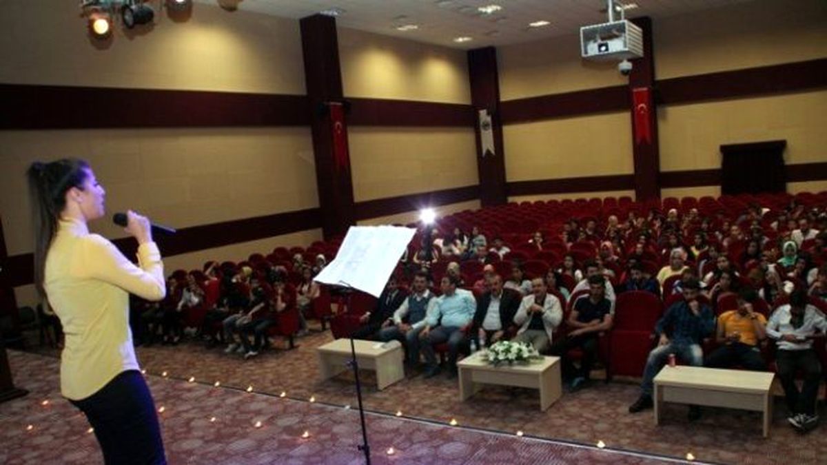 Kmü\'de Şiir Dinletisi Düzenlendi