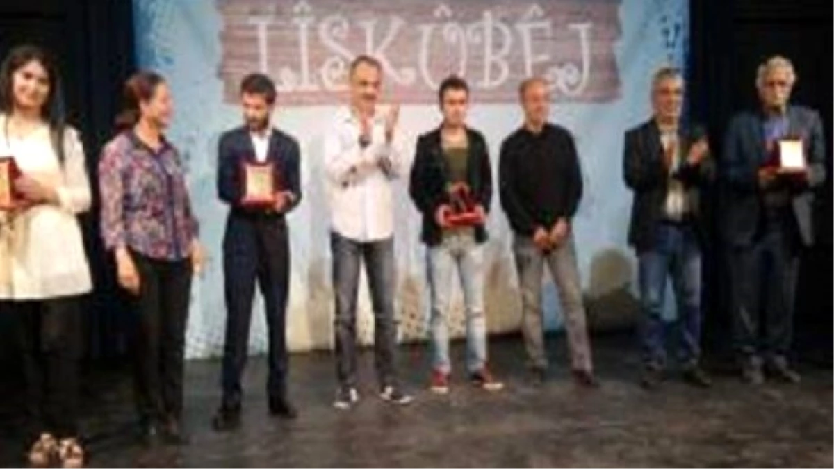 Kürtçe Oyun Yazma Yarışması\'nda Ödüller Verildi