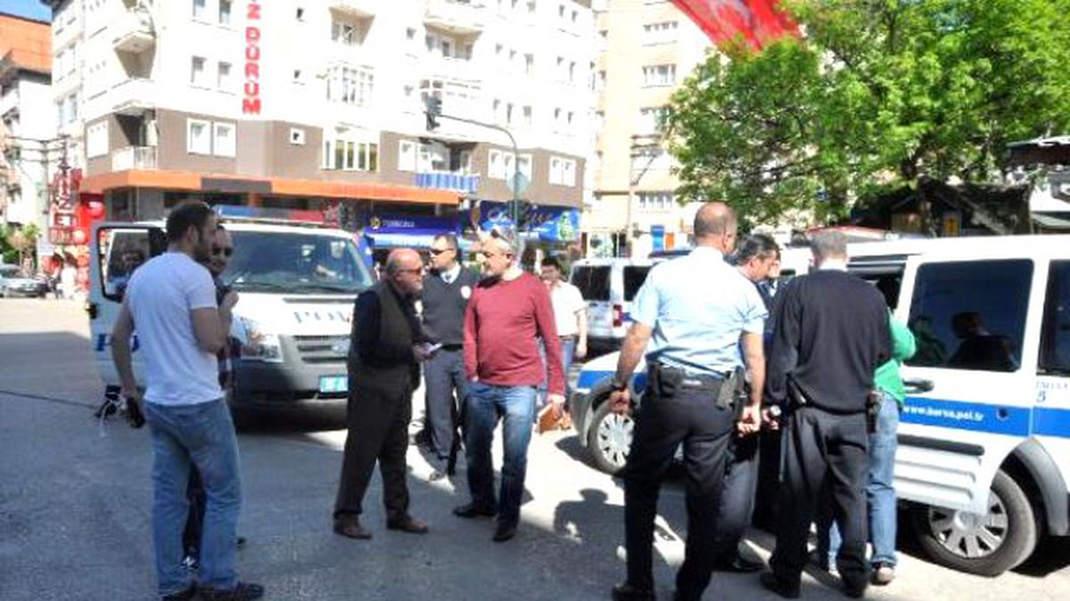 Linçten Kurtarılan Yaralı Gence Poşetli İlk Yardım