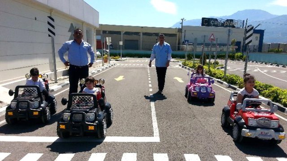 Manisa Büyükşehir Belediyesinden Miniklere Trafik Eğitimi