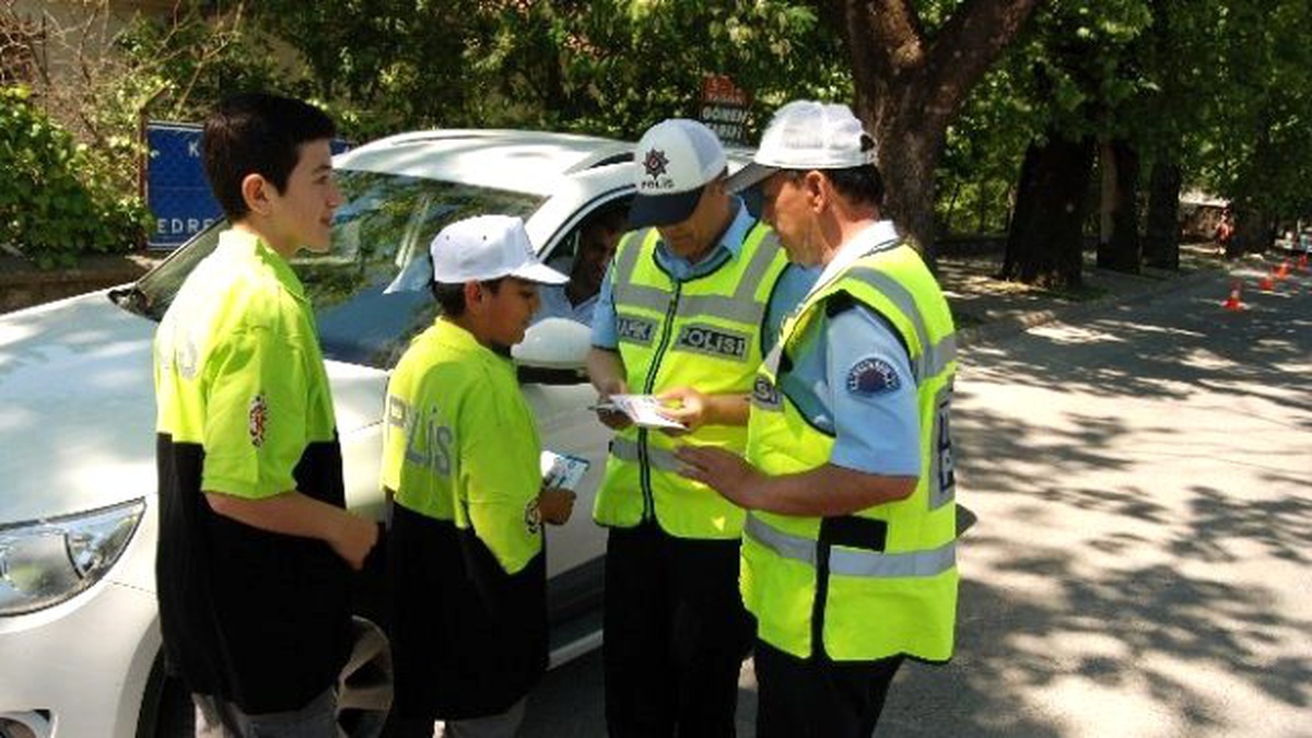 Minik Polisler Denetim Uygulaması Yaptı