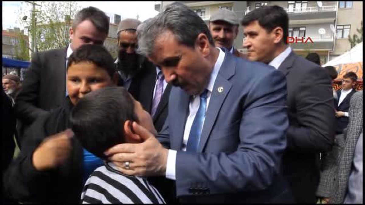 Mustafa Destici: Ben O Sarayda Oturmam, 300 Bin Fakire Ev Veririm