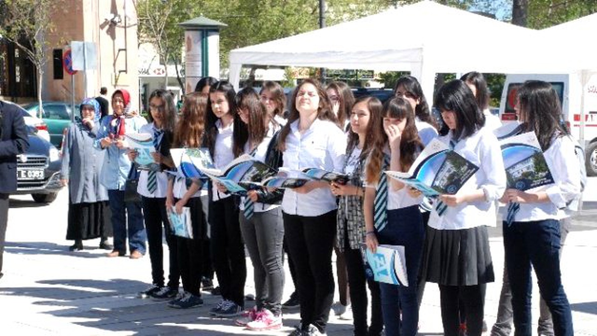 Öğrenciler Yunus Emre\'nin Şiirlerini Okudu