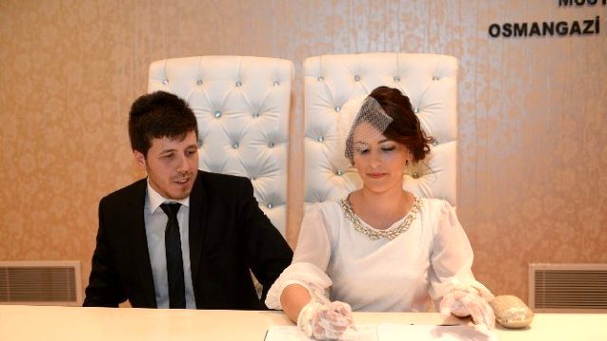 Özel Günde Nikah Dairesine Akın Ettiler