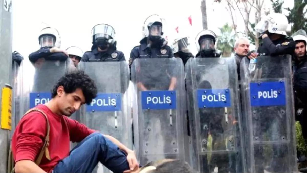 Pandomim Sanatçısına 'Polise Mukavemet' Davası