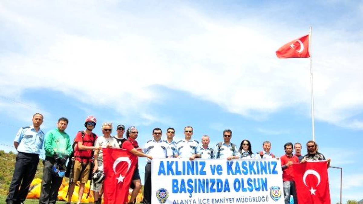 Polislerden "Aklınız ve Kaskınız Başınızda Olsun" Atlayışı