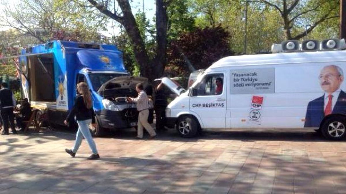 Rakip Partiler Arasında "Centilmenlik" Yarışı