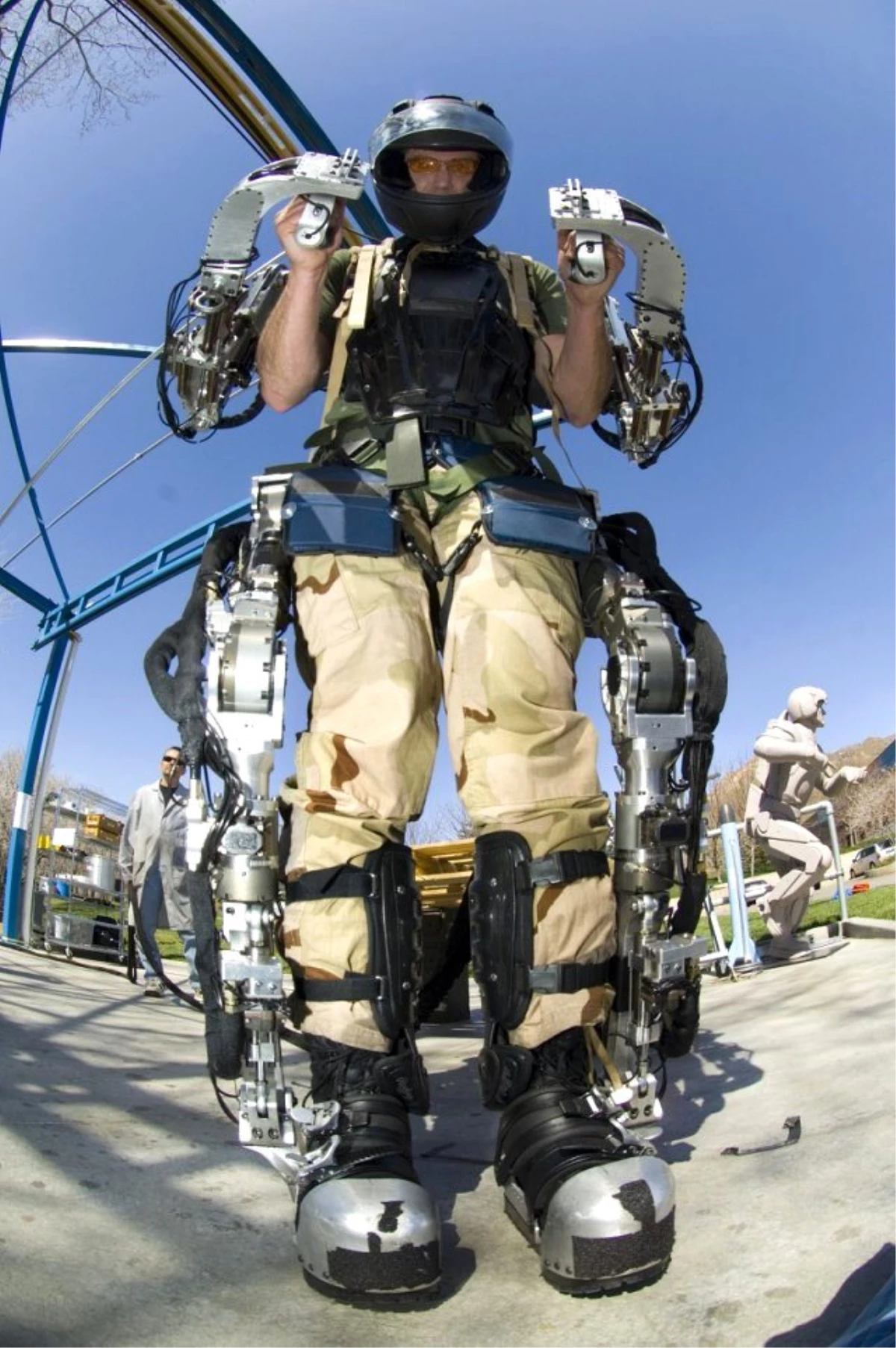 Rusya\'da Askeriye İçin Zihin Kotrollü Robot İskelet