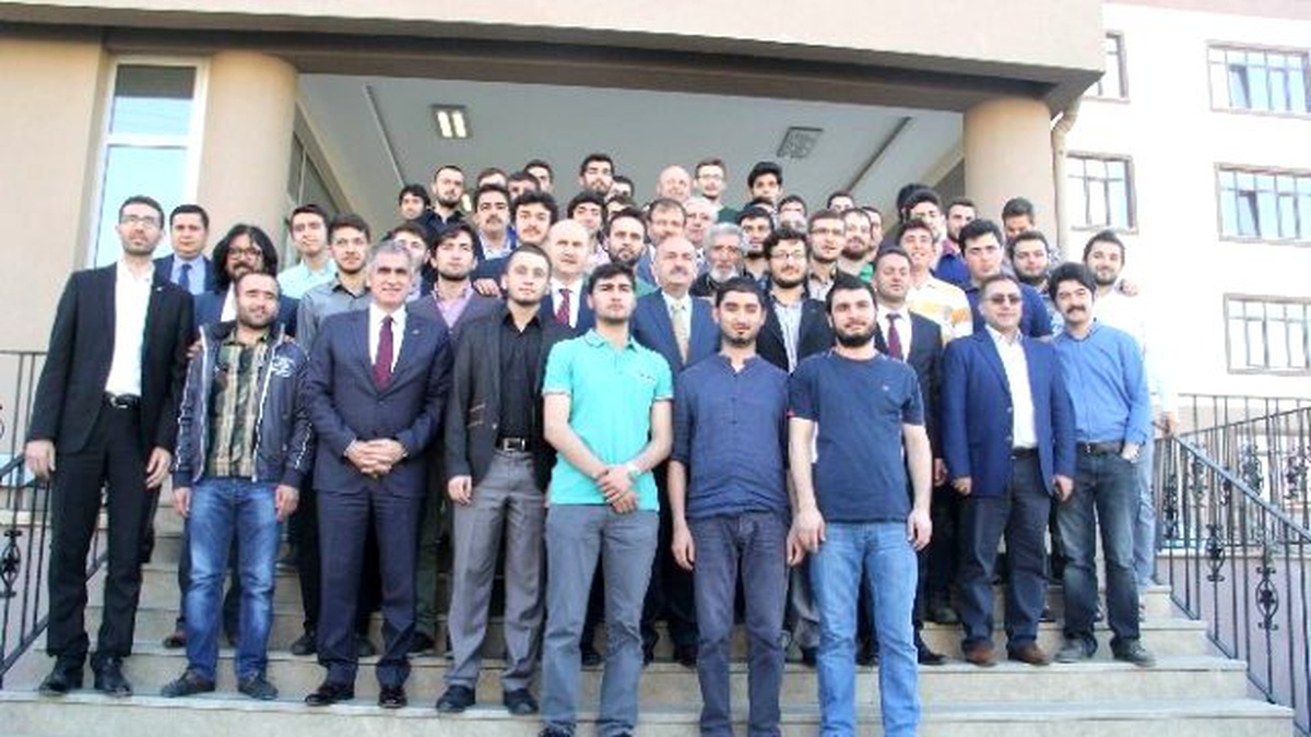 Sabah Namazını Camide Kılan Bakan, Daha Sonra 2 Hastane Ziyaret Etti