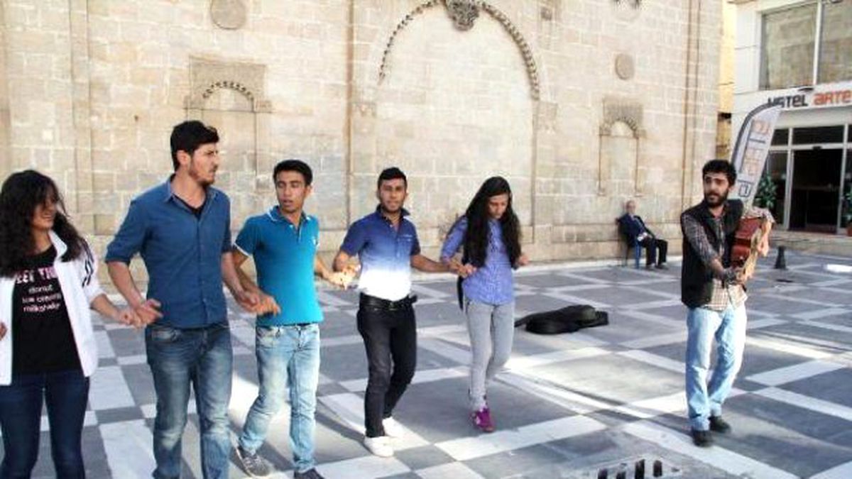 Şanlıurfa\'da \'Stadyumlar Grup Yorum\'a Açılsın\' Eylemi