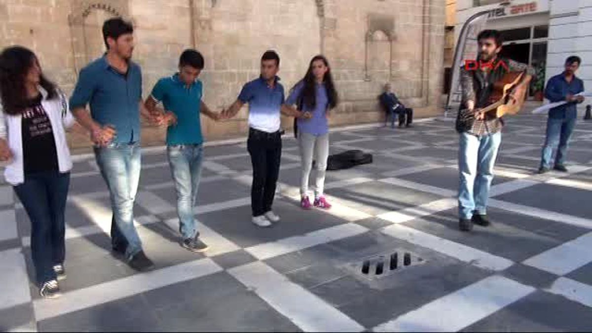 Şanlıurfa\'da \'Stadyumlar Grup Yorum\'a Açılsın\' Eylemi