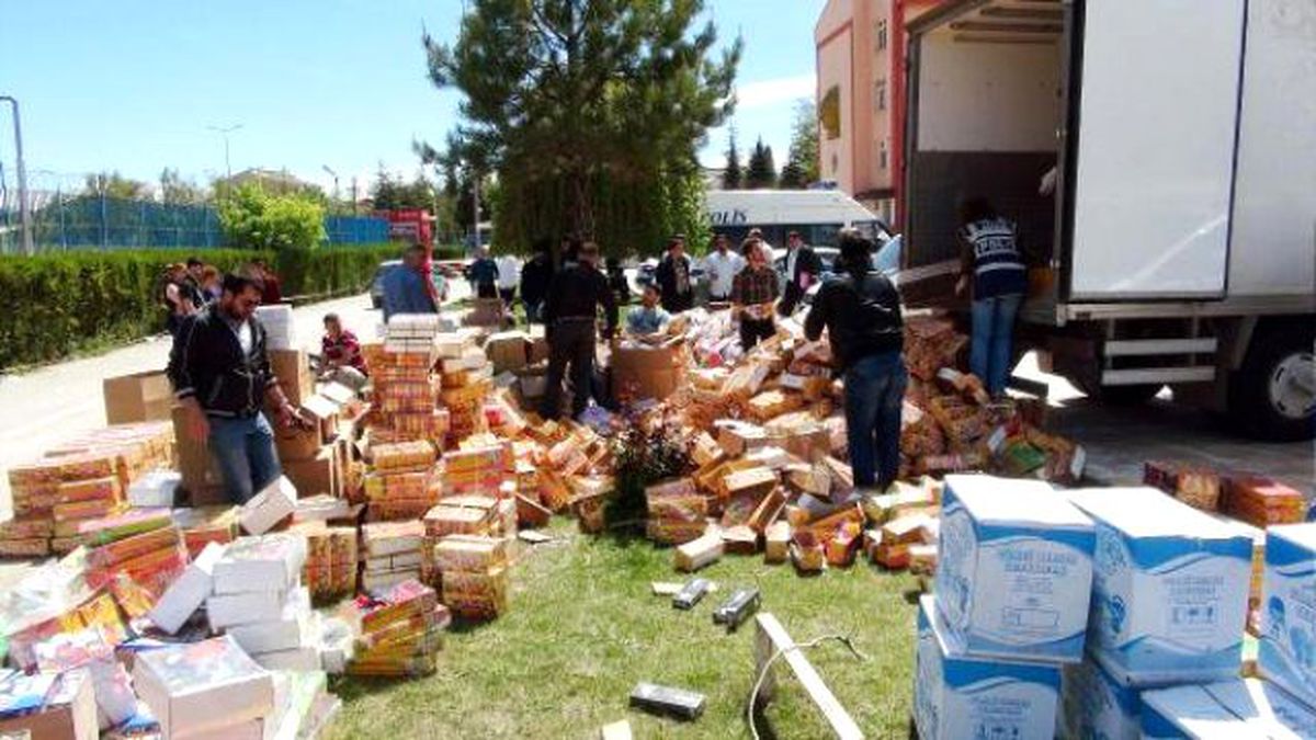 Şekerleme Kutuları İçinde 60 Bin Paket Kaçak Sigara