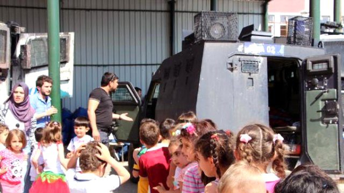 Silopi\'de Bu Kez Minikler Toma\'dan Su Sıktı