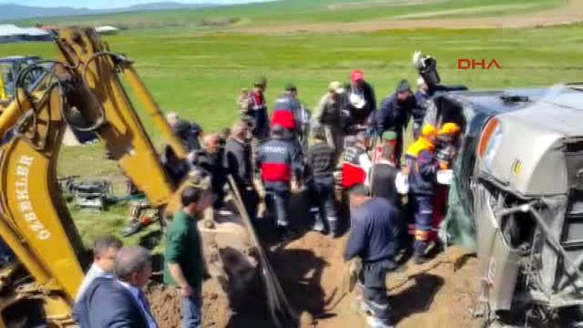 Sivas? Ta Yolcu Otobüsü Devrildi; Yaralılar Var