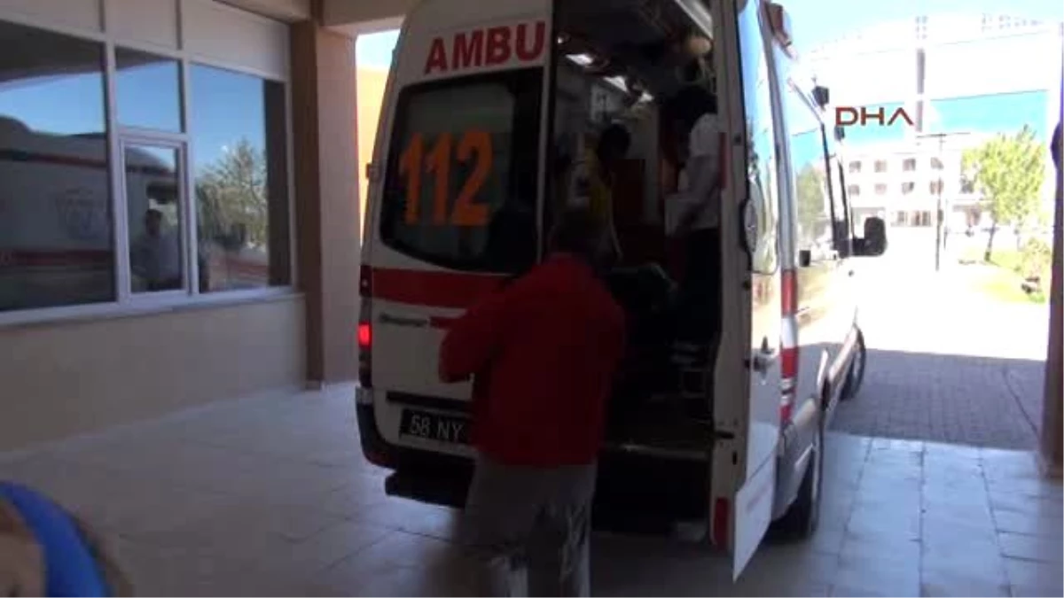Sivas Üniversitelileri Taşıyan Tur Otobüsü Devrildi: 57 Yaralı